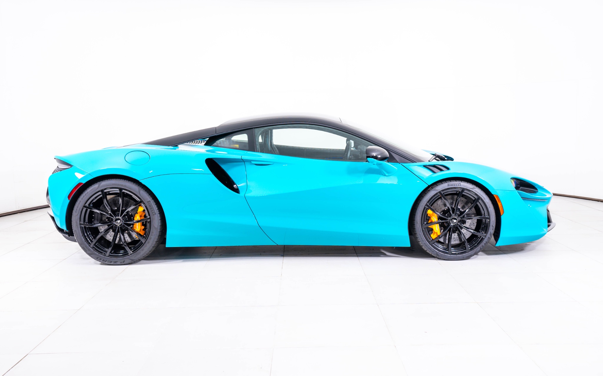 2023 McLaren Artura, photo 1
